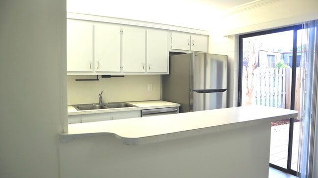 Building Photo - 194 Lake Arbor Dr