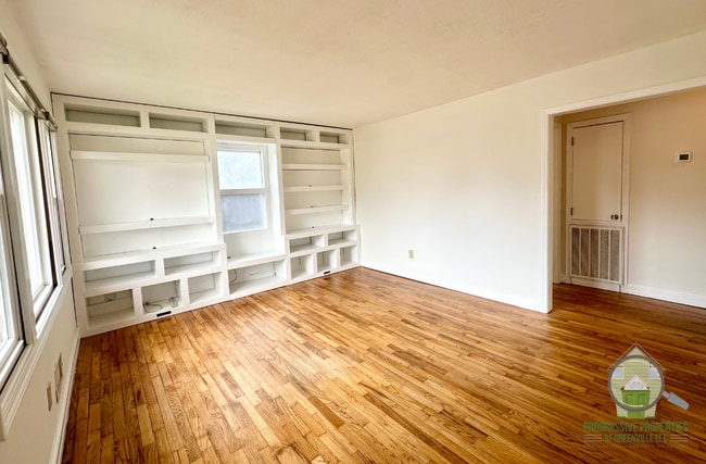 Building Photo - 107 Sycamore Dr