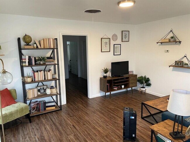 Building Photo - 3203 33rd St