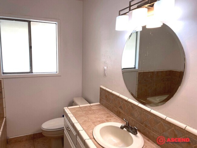 Building Photo - Immaculate Home Near China Grade Loop!