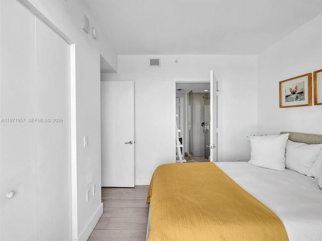 Building Photo - 121 NE 34th St