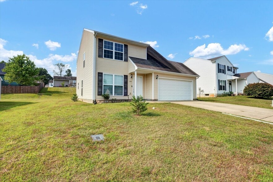 Building Photo - 204 Greenleaf Dr