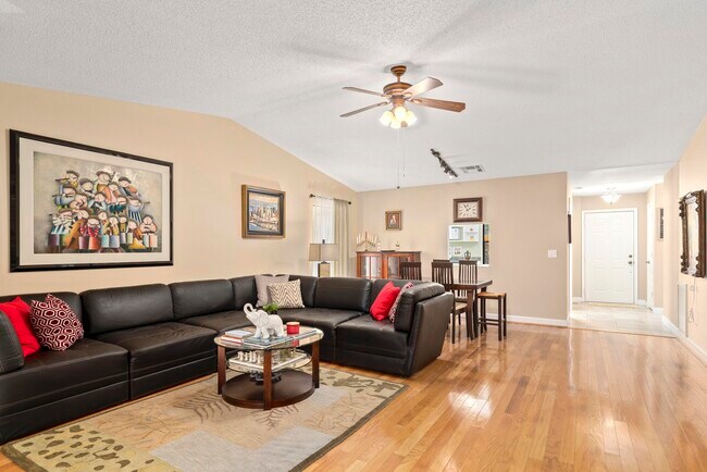 Building Photo - 4665 Oak Hill Dr