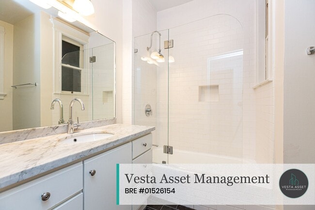 Building Photo - A Jaw-Dropping Light-Filled Three-Bedroom Home in the Heart of the City