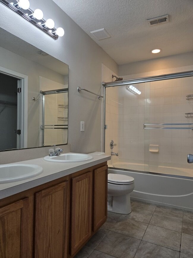 Building Photo - Avalon Park: 3 Bedroom, 2.5 Bath, 2 Car Garage Townhome