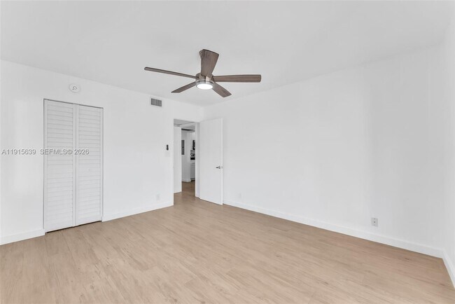 Building Photo - 8160 Geneva Ct