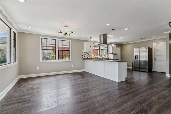 Building Photo - 1828 Alvar St