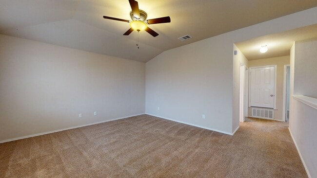 Building Photo - HUGE HOUSE ON A CORNER LOT IN COPPERAS COVE!