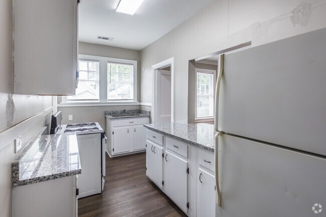 3BR, 2BA - 1,400SF - Kitchen - Parkway Arms Apartments