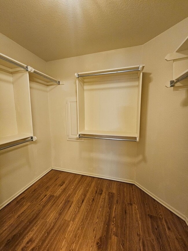 Building Photo - (4)Bed/(3)Bath in Moore w/ Shelter! Available NOW! Over 1700sqft!