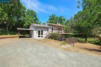 Building Photo - 165 Topaz Ln