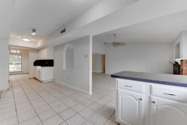 Building Photo - 15702 Mendocino Dr