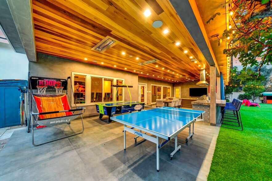 Building Photo - 5817 Ranchito Ave