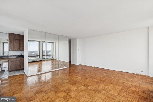 Building Photo - 220 Locust St