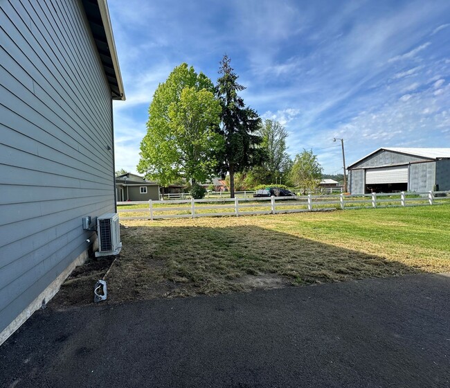 Building Photo - 1280 44th Ave