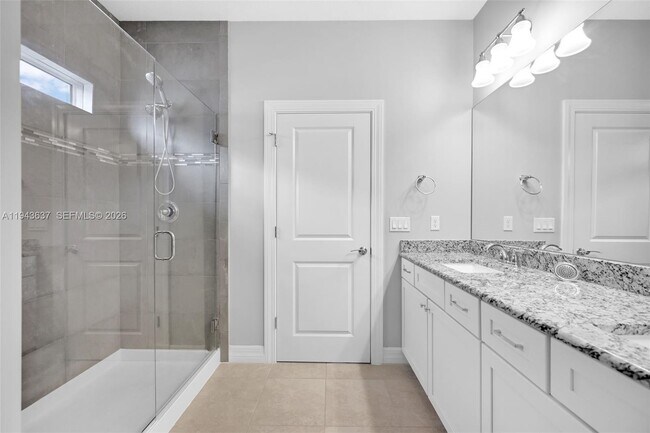 Building Photo - 964 Banyan Dr