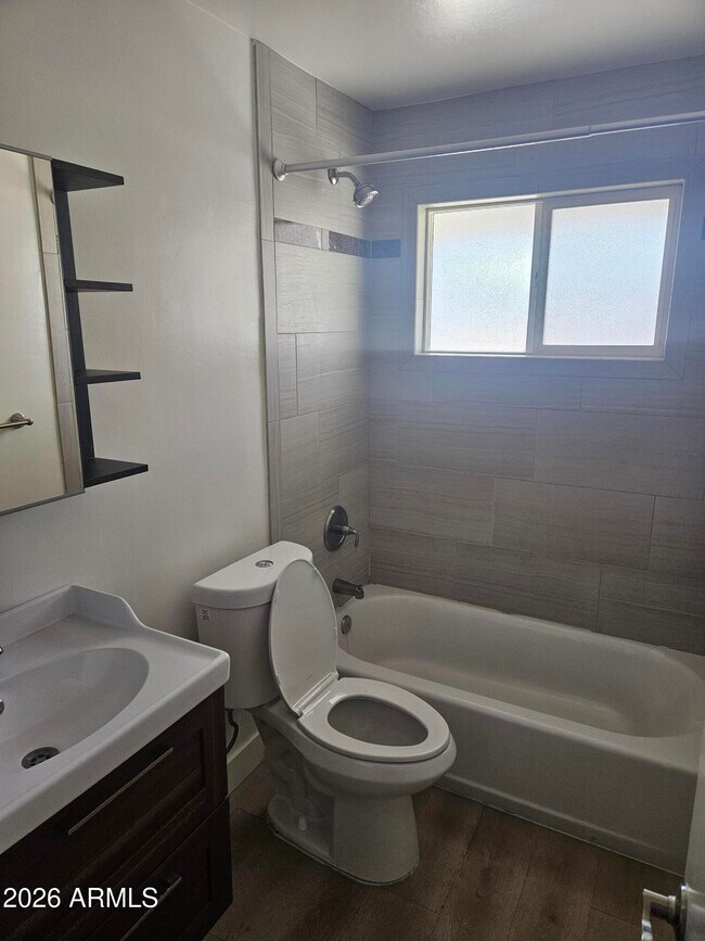 Building Photo - 521 W Maryland Ave