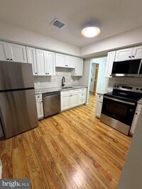 Building Photo - 209 Crescent Dr