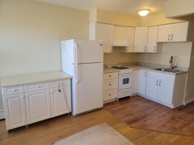 Building Photo - 6151 W Belmont Ave