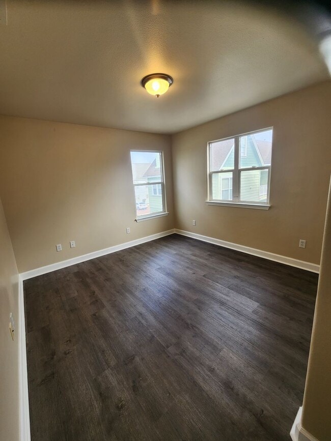 Building Photo - 521 Adina Way