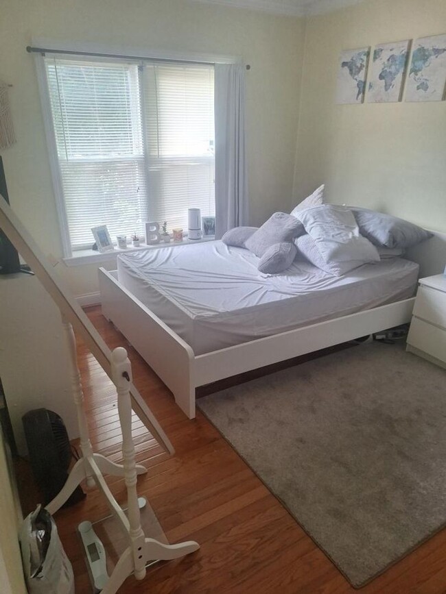 Building Photo - Large, newer, pet friendly 3 bed with all ...