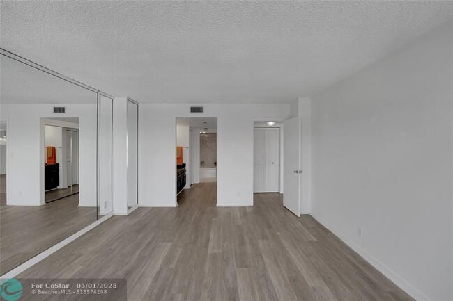 Building Photo - 3500 Galt Ocean Dr