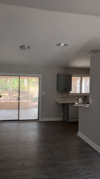 Building Photo - 679 Burnt Creek Dr NW