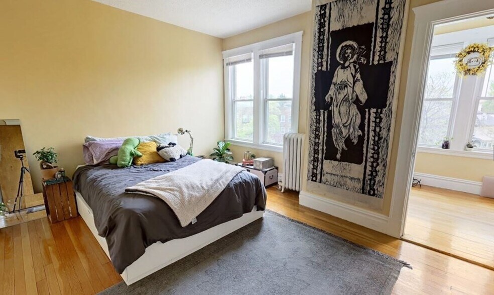 Building Photo - 61 Strathmore Rd