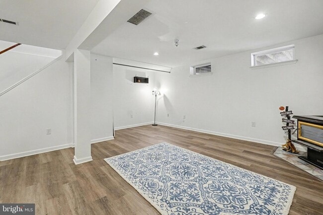 Building Photo - 1713 Chesterfield Square