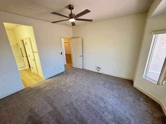 Building Photo - Remodeled 2BD/2BA with Golf & Mountain Vie...