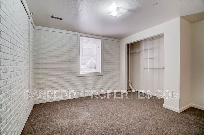 Building Photo - 3739 Willow Run Dr