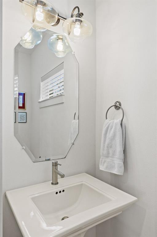 Building Photo - 2713 Halcyon Dr