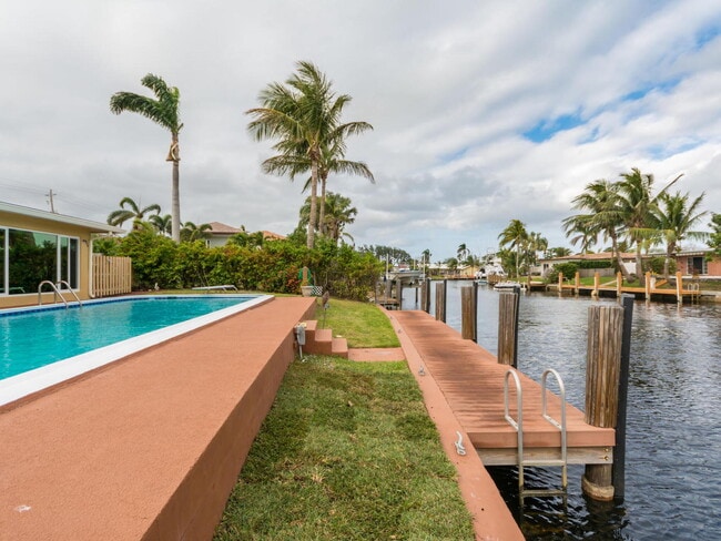 Building Photo - 4930 NE 27th Ave