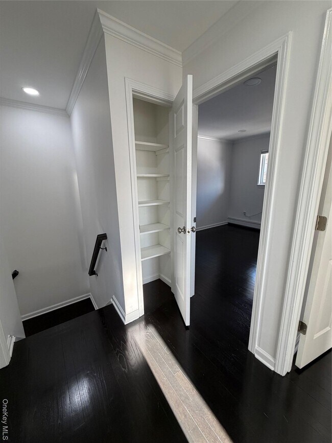 Building Photo - 12 Central Dr