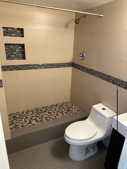 Building Photo - 999 Brickell Bay Dr