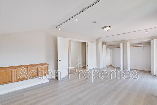 Building Photo - 3806 Century Dr
