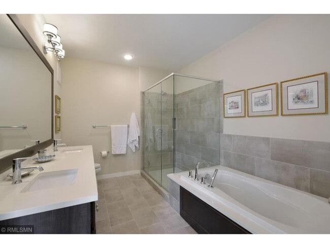 Building Photo - 2810 W 43rd St