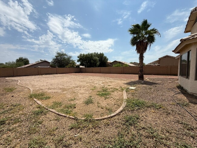 Building Photo - Spacious 4-Bedroom Home with Large Backyar...