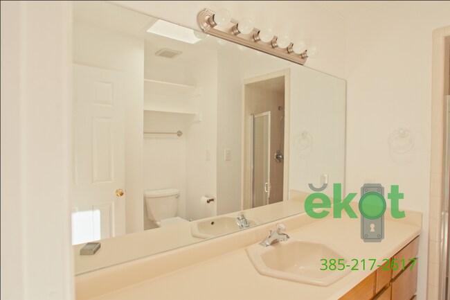 Building Photo - Spacious 5 Bedroom Home in Cottonwood Heights