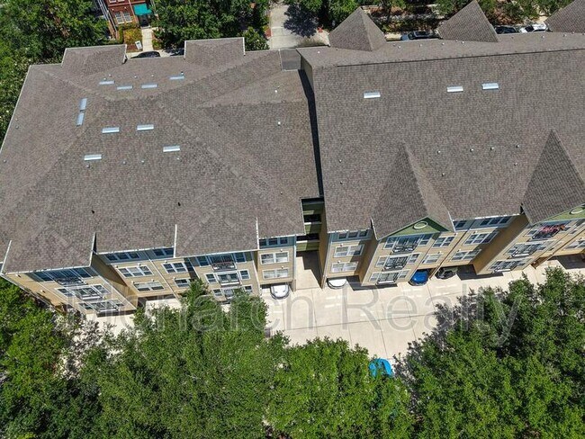 Building Photo - 1185 SW 9th Rd