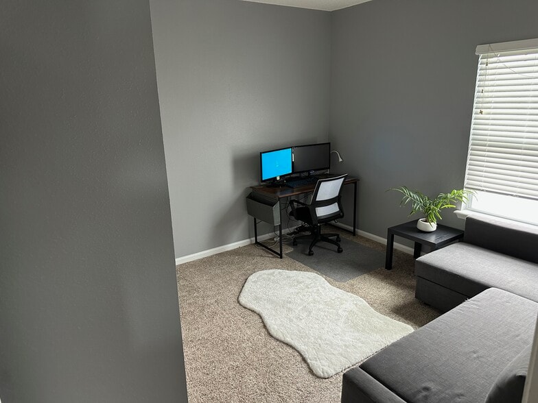 Building Photo - 4908 Key Lime Dr