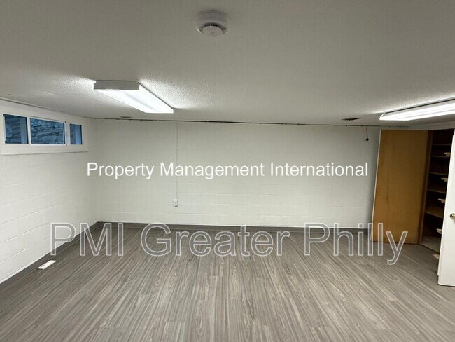 Building Photo - 864 Beechwood Rd