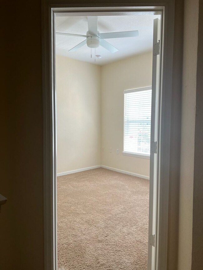 Building Photo - 2 bedroom 2 1/2 bath in NW Magnolia Place