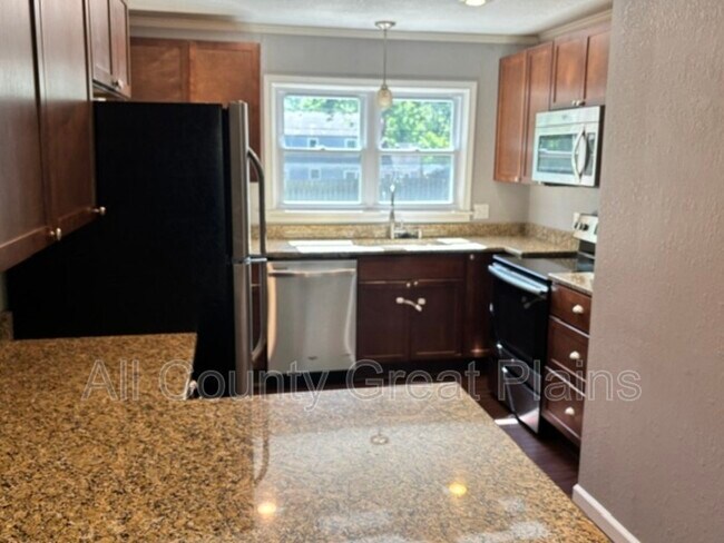 Building Photo - 2121 W 79th St