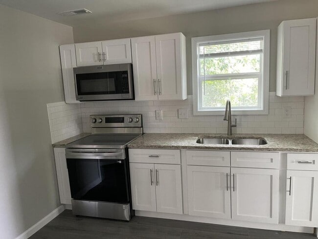 Building Photo - 246 Hilltop Ave SW