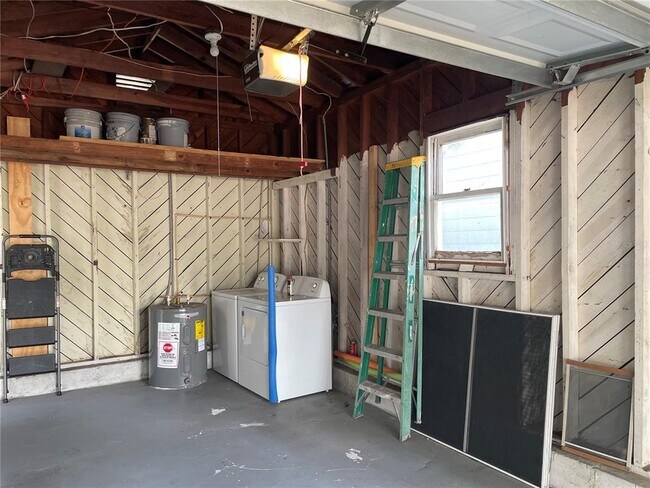 Building Photo - 303 S Audubon Ave