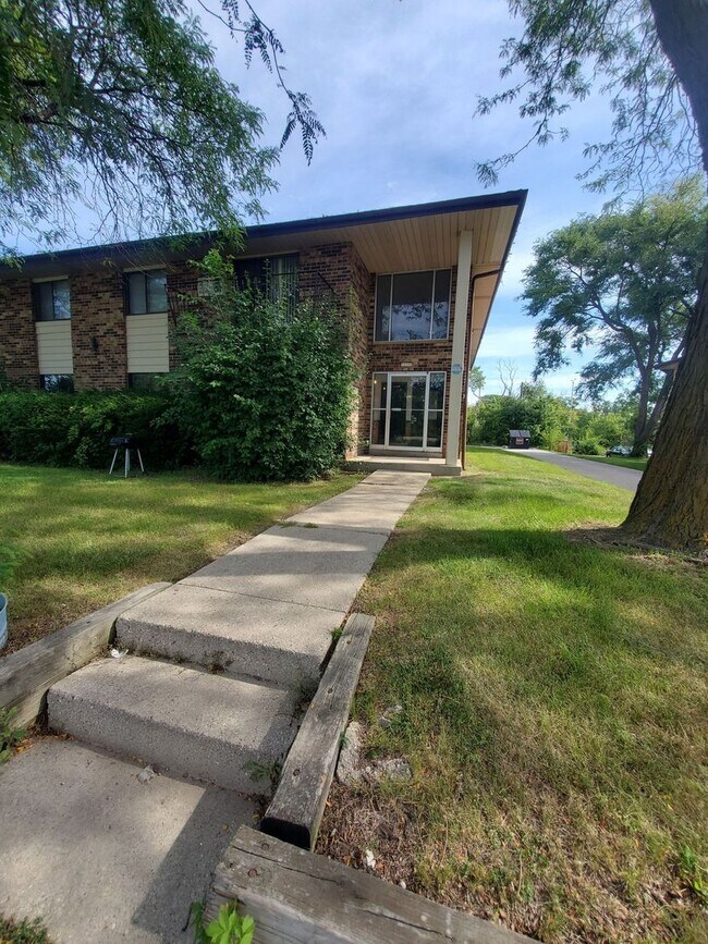 Building Photo - 10500 W Fond Du Lac Ave. (12 Unit)