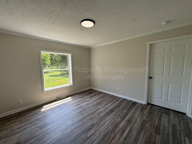 Building Photo - 10504 Benchmark Rd