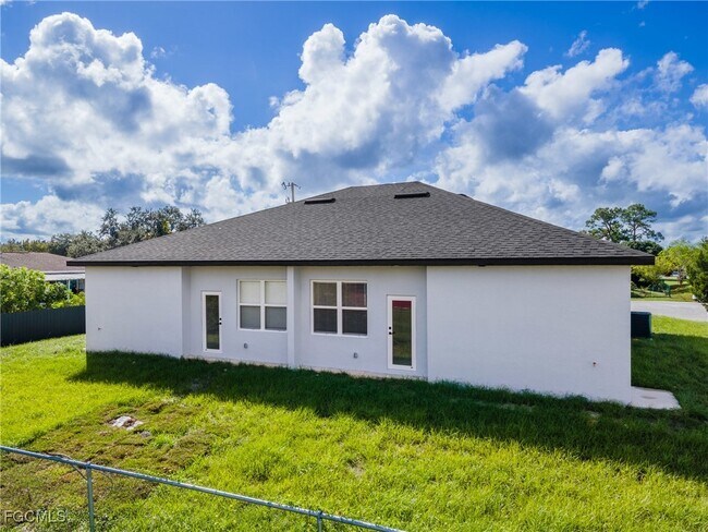 Building Photo - 2253 10th Terrace