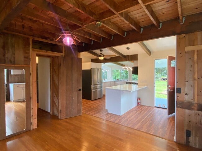 Building Photo - Private Hideaway on 1 Acre -Hawaiian Paradise Park